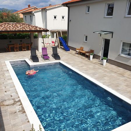 Apartments Klaudija Čižići Екстериор снимка