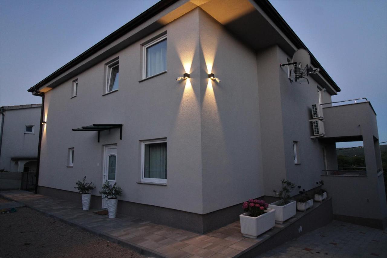 Apartments Klaudija Čižići Екстериор снимка
