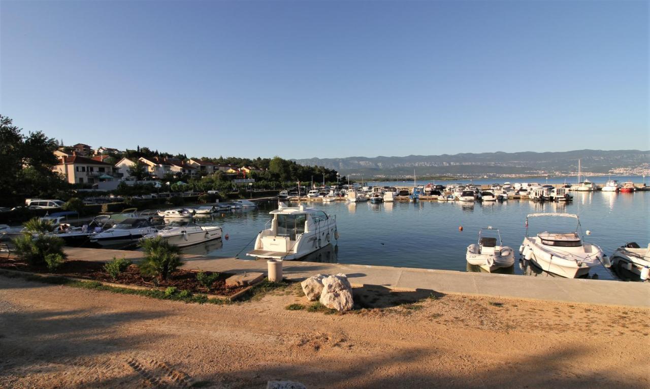 Apartments Klaudija Čižići Екстериор снимка