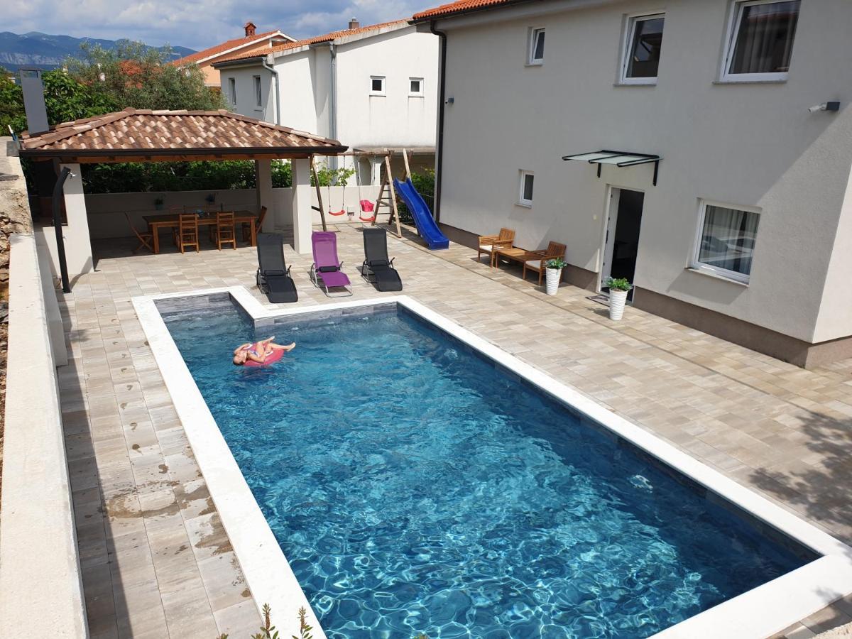 Apartments Klaudija Čižići Екстериор снимка