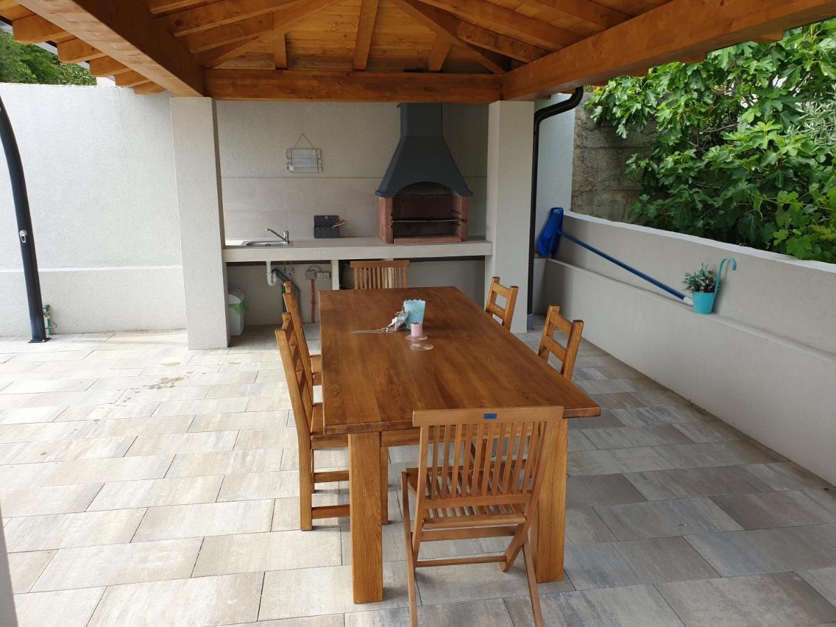 Apartments Klaudija Čižići Екстериор снимка