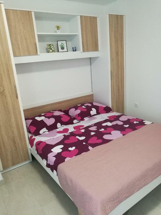 Apartments Klaudija Čižići Екстериор снимка