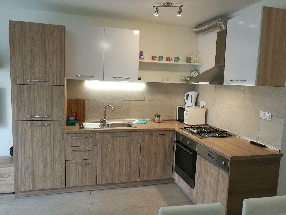 Apartments Klaudija Čižići Екстериор снимка