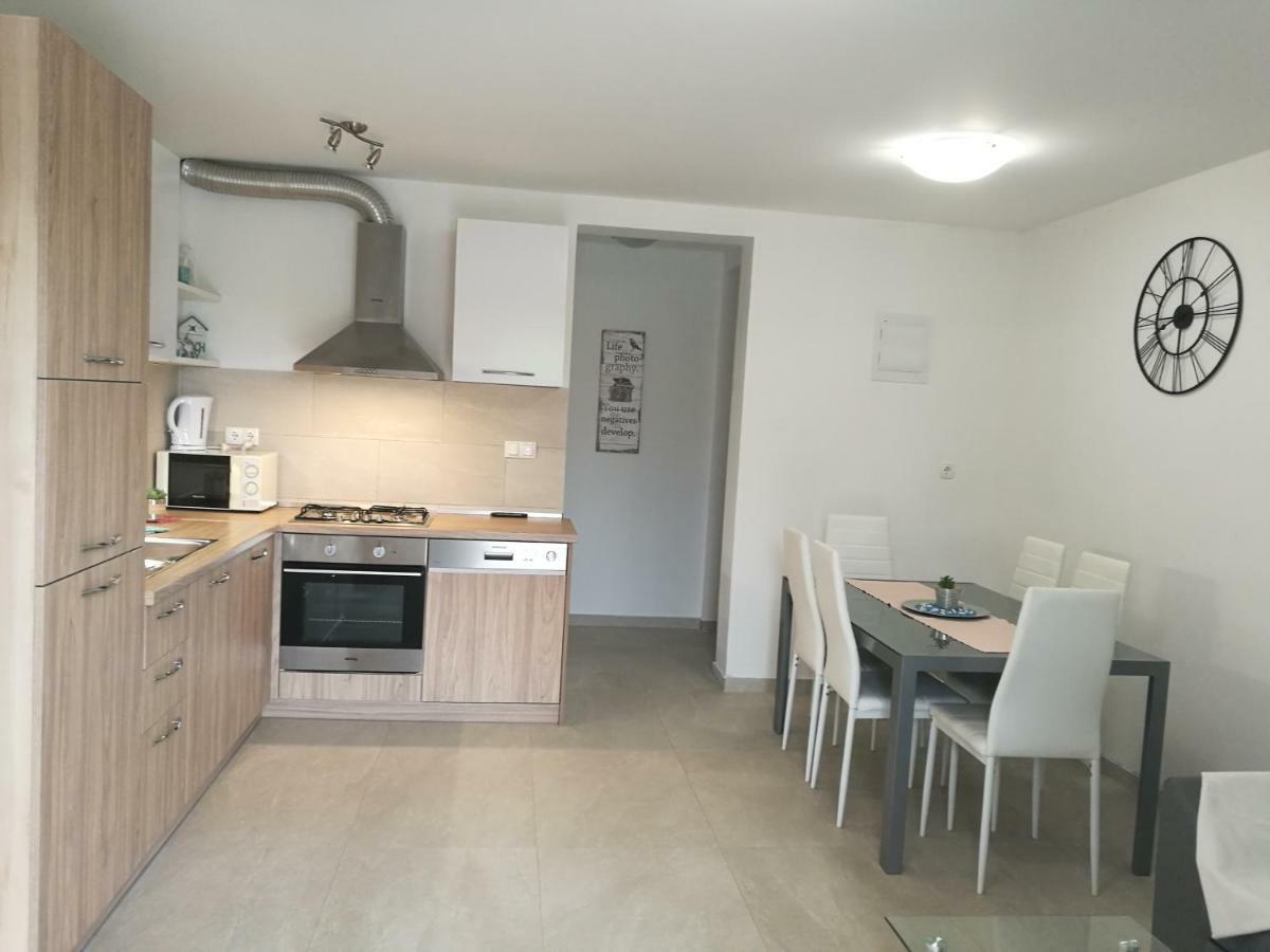 Apartments Klaudija Čižići Екстериор снимка