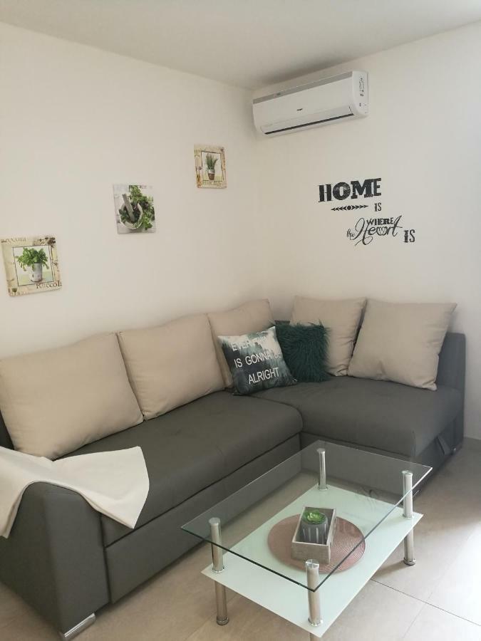 Apartments Klaudija Čižići Екстериор снимка
